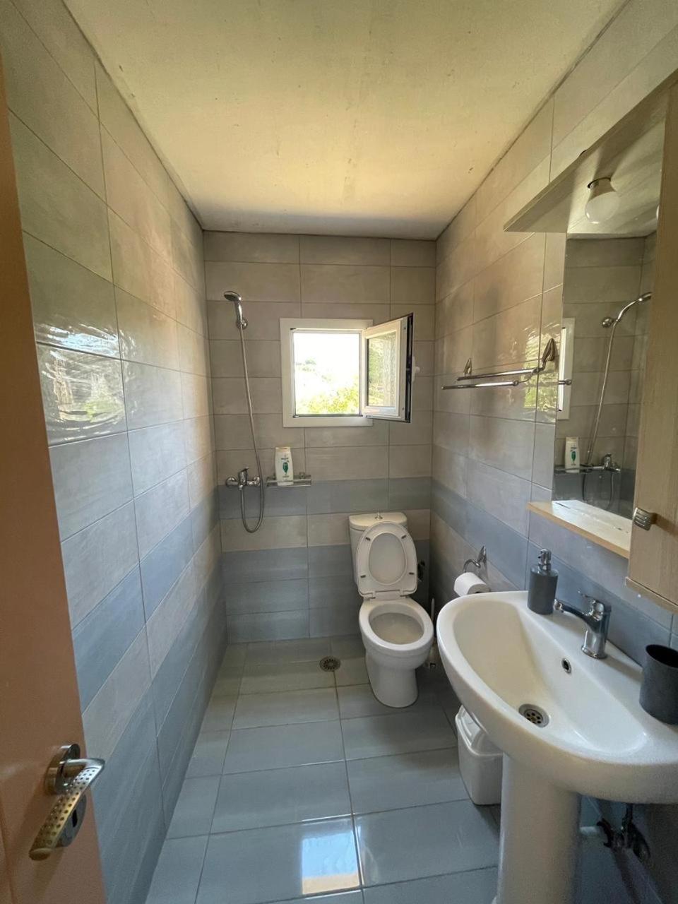 Gezos Apartment Химара Экстерьер фото